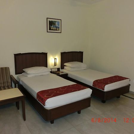 Hotel Thulashi Park Chennai Exteriör bild