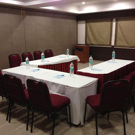 Hotel Thulashi Park Chennai Exteriör bild