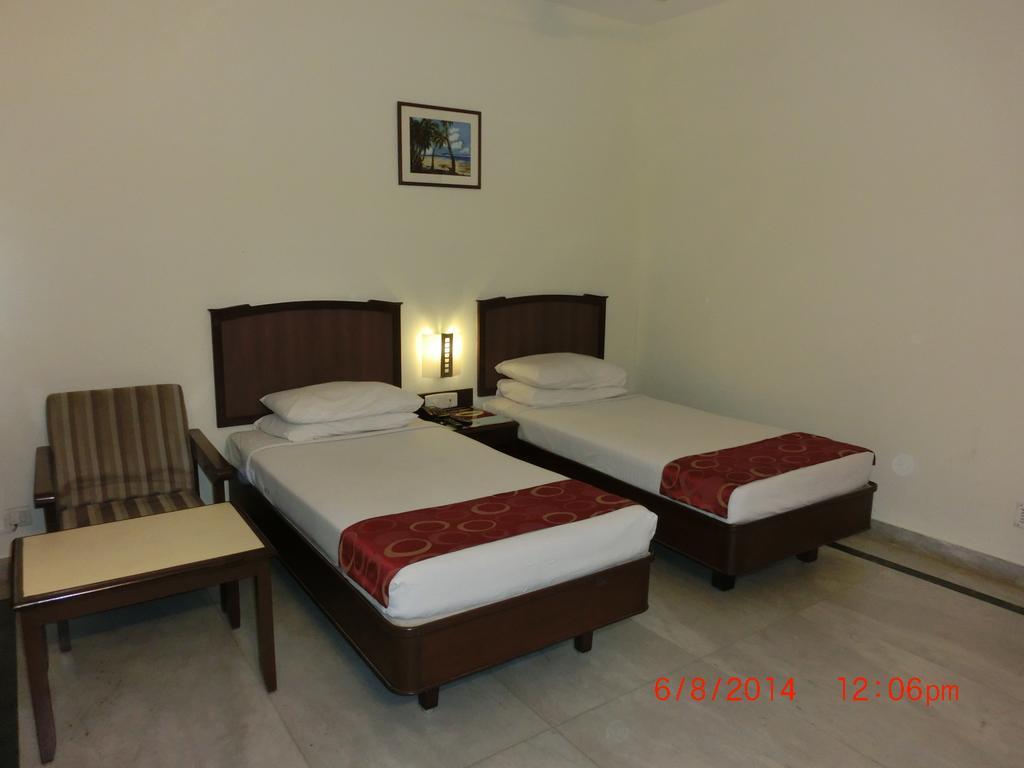 Hotel Thulashi Park Chennai Exteriör bild