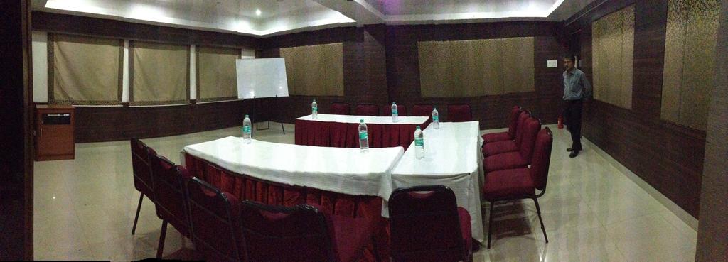 Hotel Thulashi Park Chennai Exteriör bild