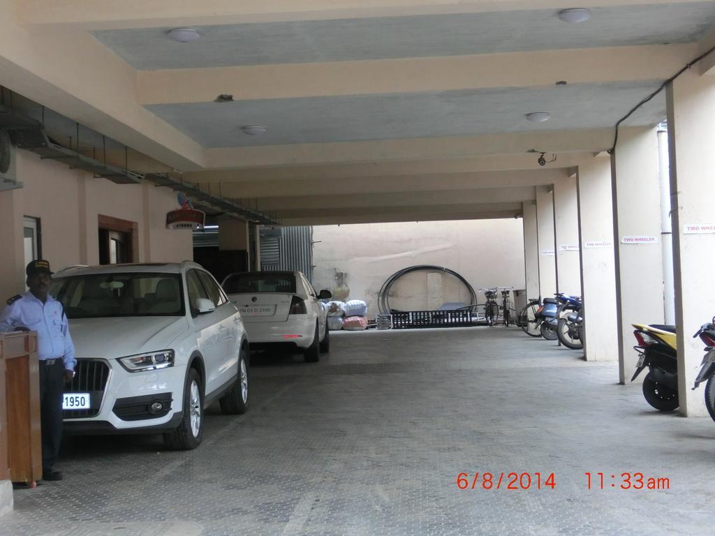 Hotel Thulashi Park Chennai Exteriör bild