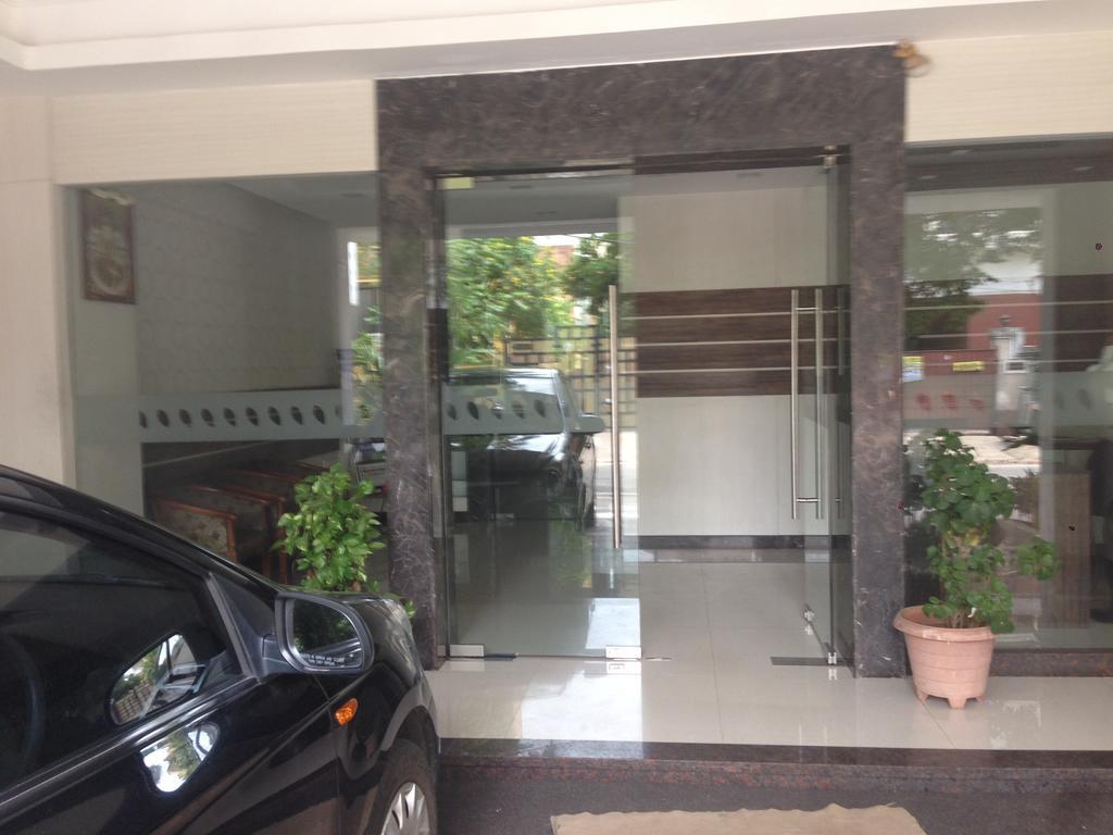 Hotel Thulashi Park Chennai Exteriör bild